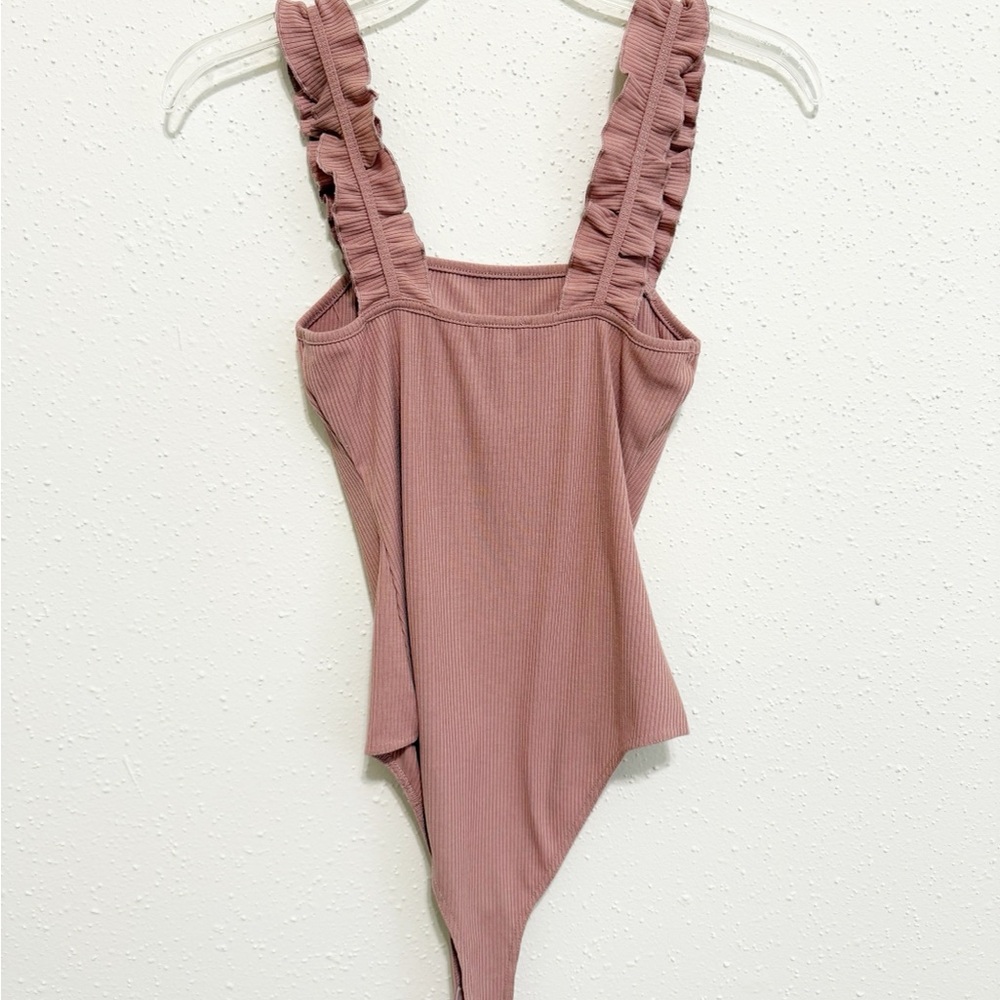 Le Lis Pink Ruffled Ribbed Bodysuit - Picture 3 of 4